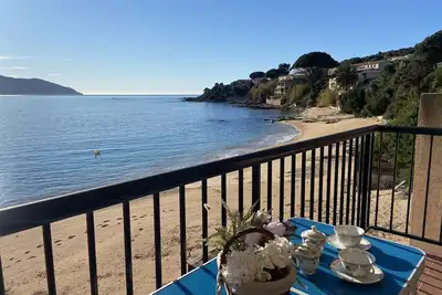 Image de Appartement pieds dans l'eau avec terrasse et superbe vue mer, Tiuccia