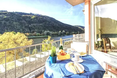 Image de Apartment with terrace directly on the banks and with a view of the Moselle