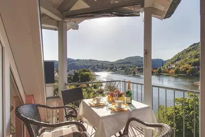 Image de Apartment with balcony directly on the banks and with a view of the Moselle