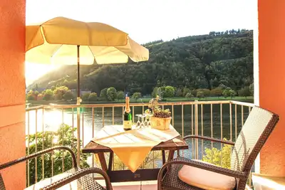 Image de Apartment with balcony directly on the banks and with a view of the Moselle