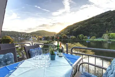 Image de Apartment with balcony directly on the banks and with a view of the Moselle
