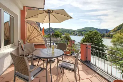 Image de Apartment with balcony directly on the banks and with a view of the Moselle