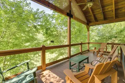 Image de Cozy Creekside Cabin w/ Fire Pit & Views!