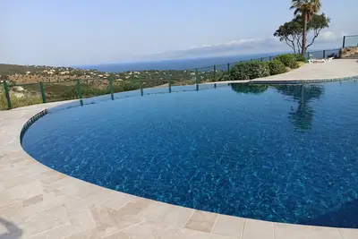 Image de Joli mazet avec belle vue, Wifi gratuit, à 5 minutes des plages Des Issambres!