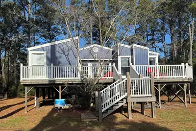 Image de Silver Thatch -4br home, enclosed sun porch. Close to the beach. No Linens