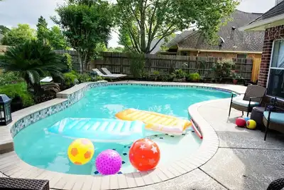 Image de Lovely 5 Bedroom Home With Pool