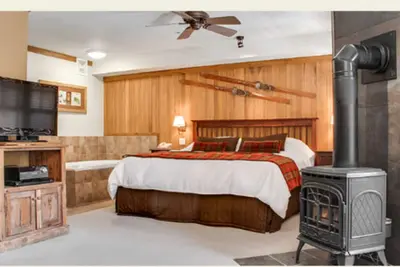 Image de Embarc Panorama ( Club Intrawest), Ski-in/Ski-out, Spacious studio,