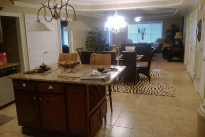 Image de Large, four-bedroom condo minutes away from Talladega Superspeedway!