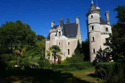 Image de château Xiv siècle, tour XIXème séparée, rénové, piscine, parc 4 ha