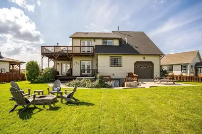 Image de Large home w/ hot tub, cinema, bar/game room