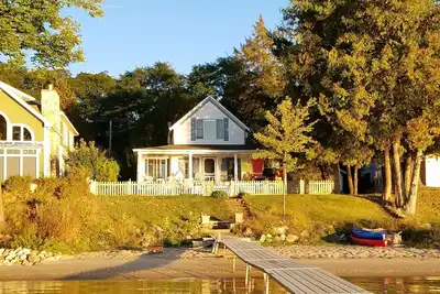 Image de Sunsets & Private Sandy Beach Cottage on Torch Lake in Alden