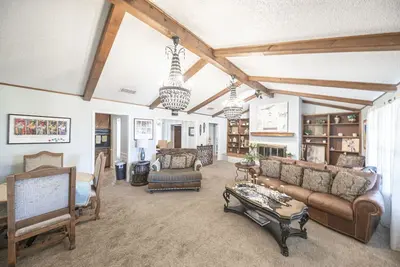 Image de Right At Home-Midland Safari Gameroom