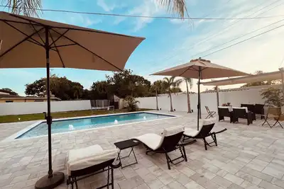 Image de Ila's Beach House: Near Img-Heated Salt Pool- Pets Ok-Modern Organic Smart Home