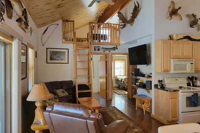 Image de Cabin in the Woods Near Big Chip and Hayward