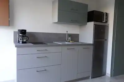 Image de Appartement studio de 18 m2 accès direct à la plage.