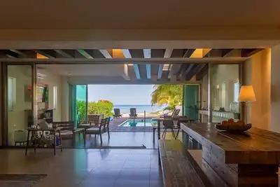 Image de Beach house w/ private pool & sandy beach for 8