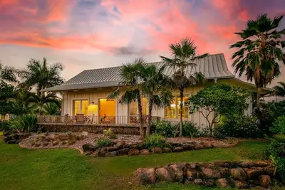 Image de Ultimate in \"Cool\" - Amazing Design. . . Ocean/Sunset Views  A/C. . . . . . . Tvncu #5007