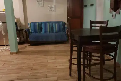 Image de 15 minutes from the airport. Spacious family house.