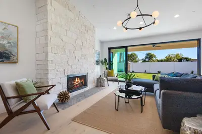 Image de Modern Desert Luxury in Biltmore-Arcadia New Build Luxe ~Heated Pool ~ Private ~