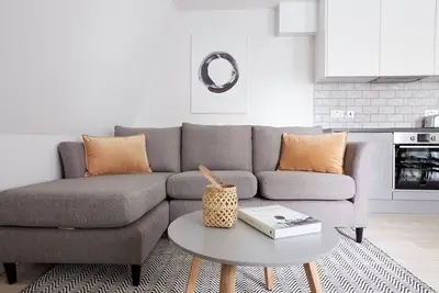 Image de 7vh Virginia House 3 Double Bed Bloomsbury Penthouse sleeps 6