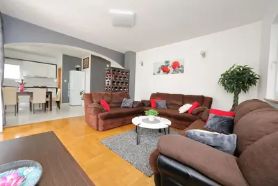 Image de Appartement de trois chambres avec la terrasse Bibinje, Zadar (A-14436-a)