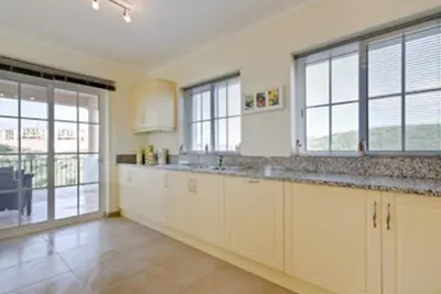 Image de Villa de 5 chambres avec piscine, jardin, Wi-Fi et climatisation