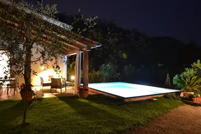 Villa with pool in the green