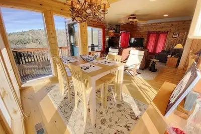 Image de Koka`s Panda House, Cozy cabin, wood fireplace, great view of Elk Ridge Valley