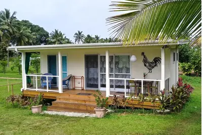Image de \"Jolly Rooster\" Farm Cottage near famous Muri Beach