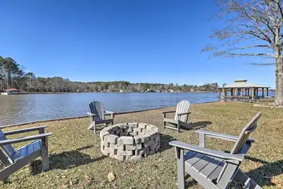 Image de Shoreline Home w/ Boat Dock & Fire Pit in Shelby!