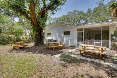 Image de Charming Mid-Century House - Just Steps to Lake!
