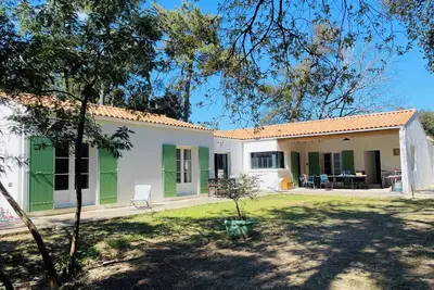 Image de Villa Oléron 13 couchages, très proche océan (800m) et commerces (100m)