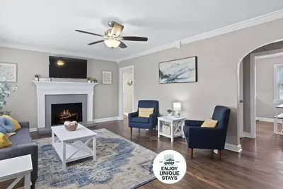 Image de Creek Valley House that's cozy, quiet, and peaceful!