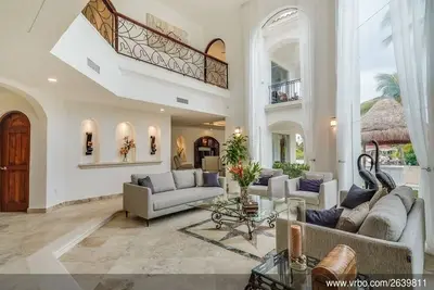 Image de Private 5 Bedroom Villa in Great Location!