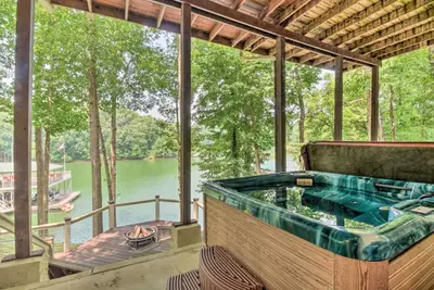 Image de New! Lakefront Seneca Hideaway w/ Fire Pit & Decks