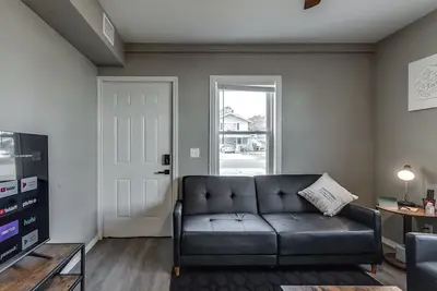 Image de Amazingly renovated downtown 1bd 1 Br apt with Washer and dryer!