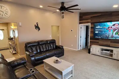 Image de Quiet and cozy ranch home - 6 minutes from the University of Wyoming