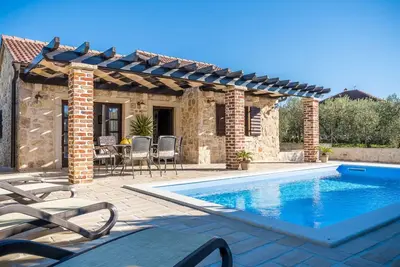 Image de Stone Villa Petit Rustica with heated pool, close to the sea