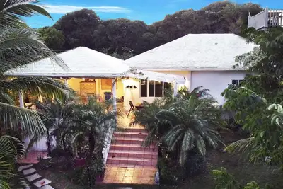 Three Little Birds Villa- Harbour Island Private Home with 2 studio suites