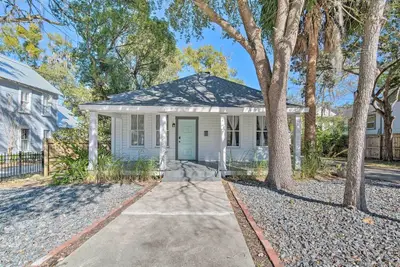 Image de Charming 100-Year-Old Home < 1 Mi to Downtown