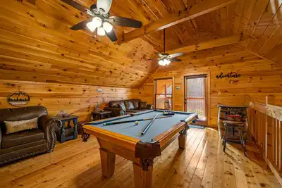 Image de Beautiful Cabin with Hot Tub, Arcade, Pool Table & Game Room-May Specials!