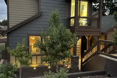 Image de Enjoy a rustic, romantic and relaxing stay at \"Woody Mountain Lodge/Spa”