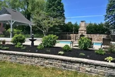 Image de Unique family compound with salt water pool, outdoor bar and more