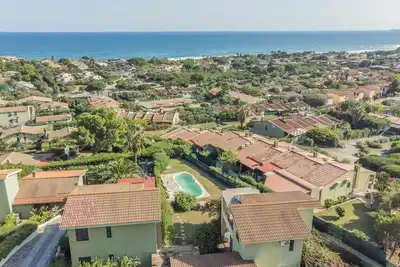 Image de Confortable appartement pour 4 personnes avec piscine, climatisation, balcon et animaux admis