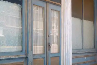 Image de Former Art Gallery is now spacious lodging