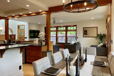 Image de Gorgeous Craftsmen home blocks from University of Oregon Campus