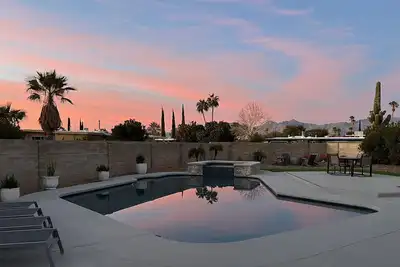 Image de A Sonoran desert getaway! Outdoor oasis! Dog friendly! Fully fenced backyard.