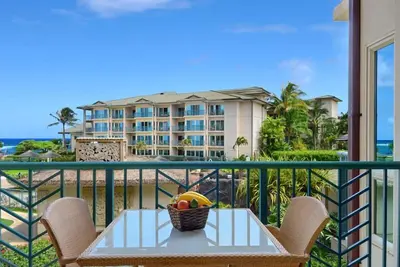 Image de Rez de chaussée W / cour piscine et le jardin Vue de l'intérieur