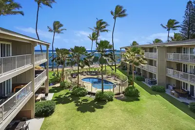 Image de Ocean View 3 Bed Suite - Sleeps 6 with Pool & A/C - Steps to the Sand in Kapaa!