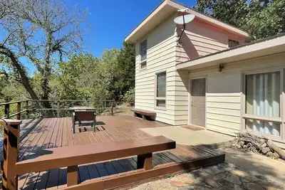 Image de Woodsy rural cabin on the Middle Caney River.